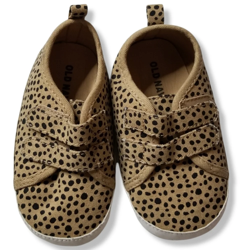 Old Navy Baby Sneaker Shoes Size 18-24M